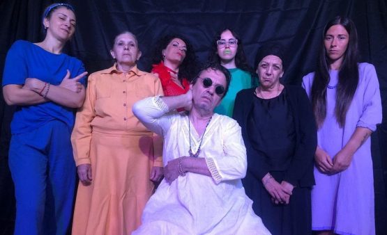 Mujeres en sesión en el Teatro Boedo XXI